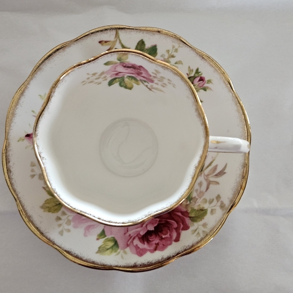 "American Beauty" cup and saucer by Royal Albert. - Picture 4 of 13